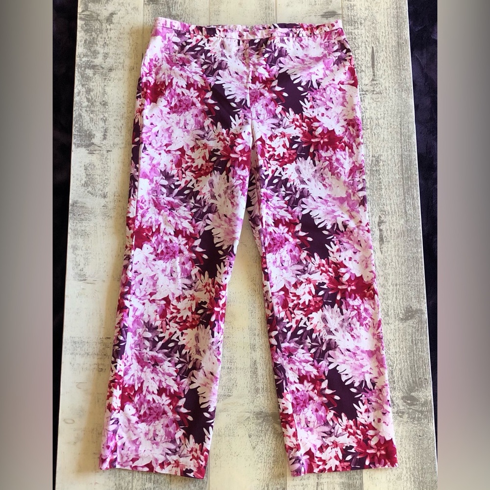 BCBG MAXAZRIA Pink Purple Red Floral‎ Capri Cropped Pants Size 10 Spring Summer